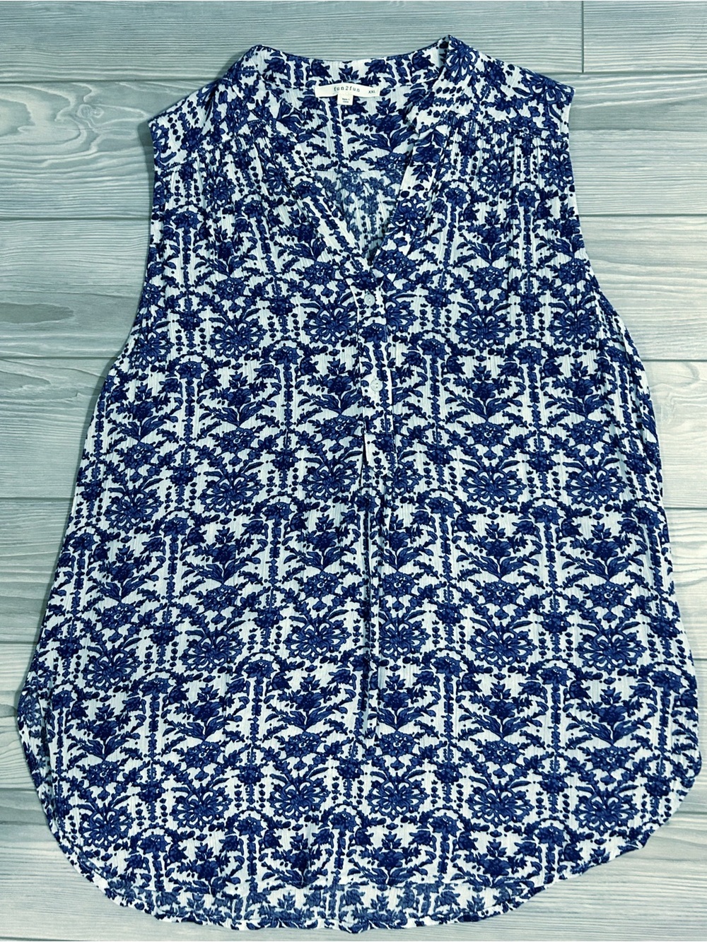fun2fun Split Neck Sleeveless Blouse